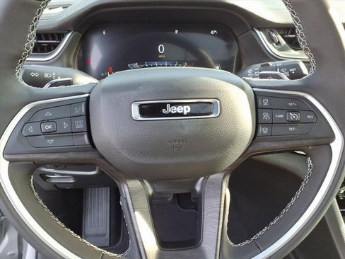 New 2025 Jeep Grand Cherokee L Limited image 15