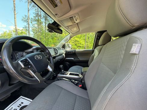 Used 2020 Toyota Tacoma SR5 RWD image 17