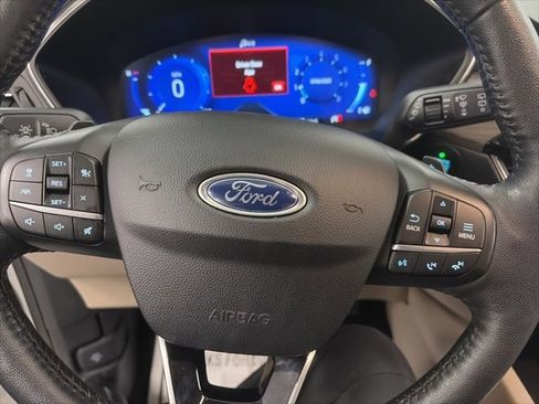 Used 2020 Ford Escape Titanium image 19