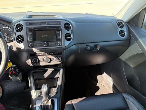 Used 2013 Volkswagen Tiguan S image 41