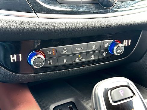 Used 2019 Buick Enclave Avenir w/ Avenir Technology Package image 35