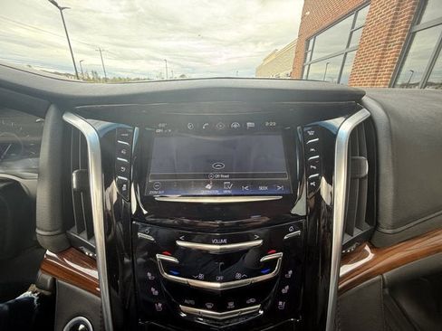 Used 2018 Cadillac Escalade Luxury image 29