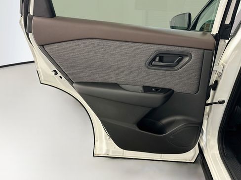 Used 2023 Nissan Rogue S AWD/4WD image 26