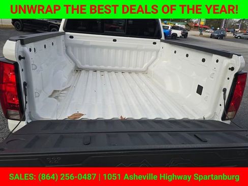 New 2024 Chevrolet Colorado LT w/ LT Convenience Package II image 18