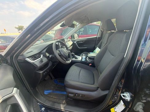 Used 2024 Toyota RAV4 XLE FWD image 5