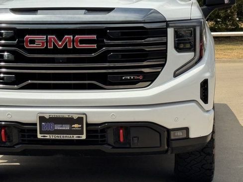 Used 2024 GMC Sierra 1500 AT4 w/ AT4 Premium Package AWD/4WD image 10
