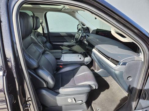 Used 2025 Lincoln Navigator Reserve AWD/4WD image 21
