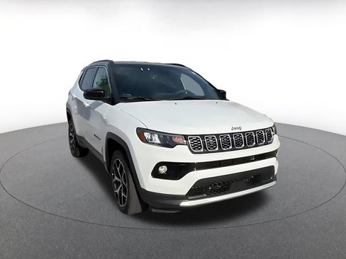 Used 2025 Jeep Compass Limited AWD/4WD image 3
