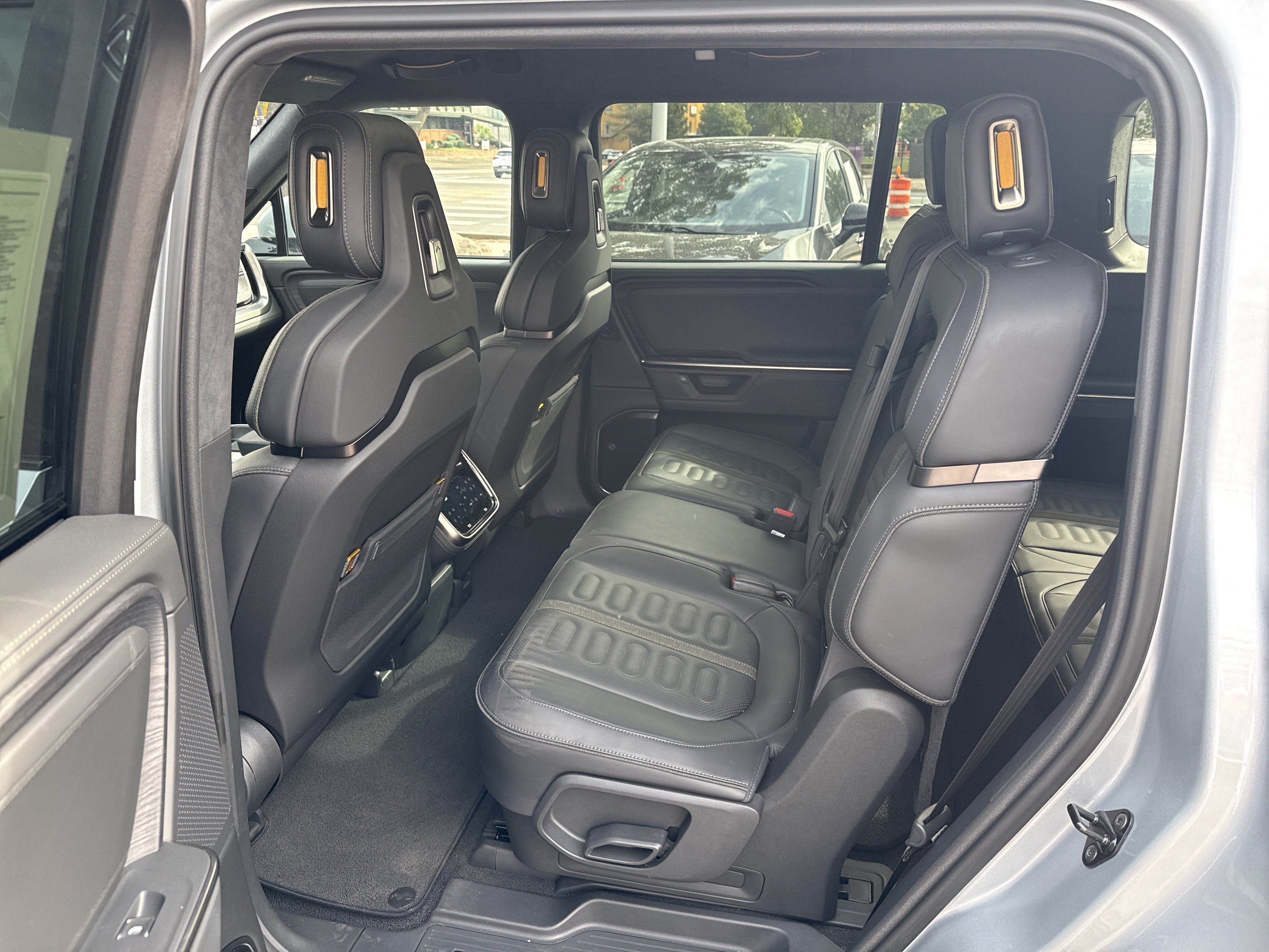 Used 2025 Rivian R1S Adventure Dual AWD/4WD image 13