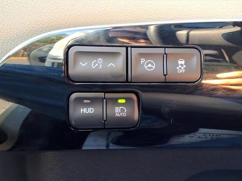 Used 2018 Toyota Prius Four image 22