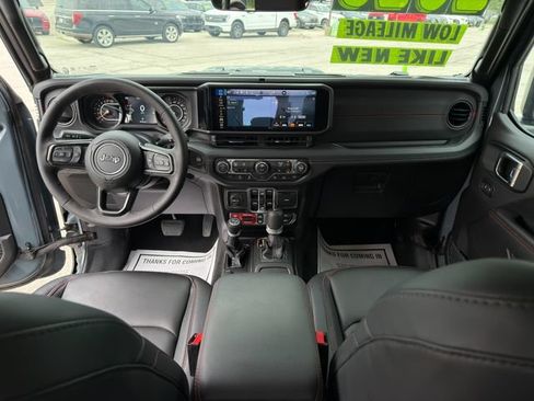 Used 2026 Jeep Gladiator Rubicon AWD/4WD image 15