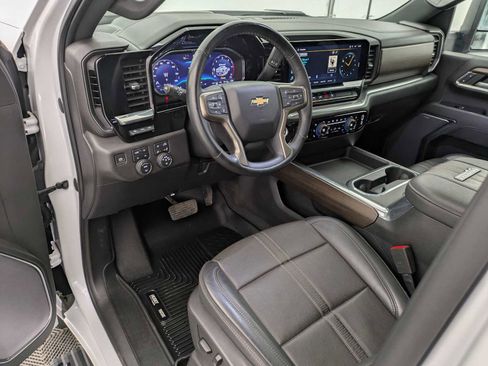 Used 2024 Chevrolet Silverado 3500 High Country w/ High Country Premium Package image 2