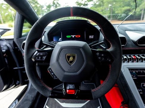 Used 2021 Lamborghini Huracan STO RWD image 28