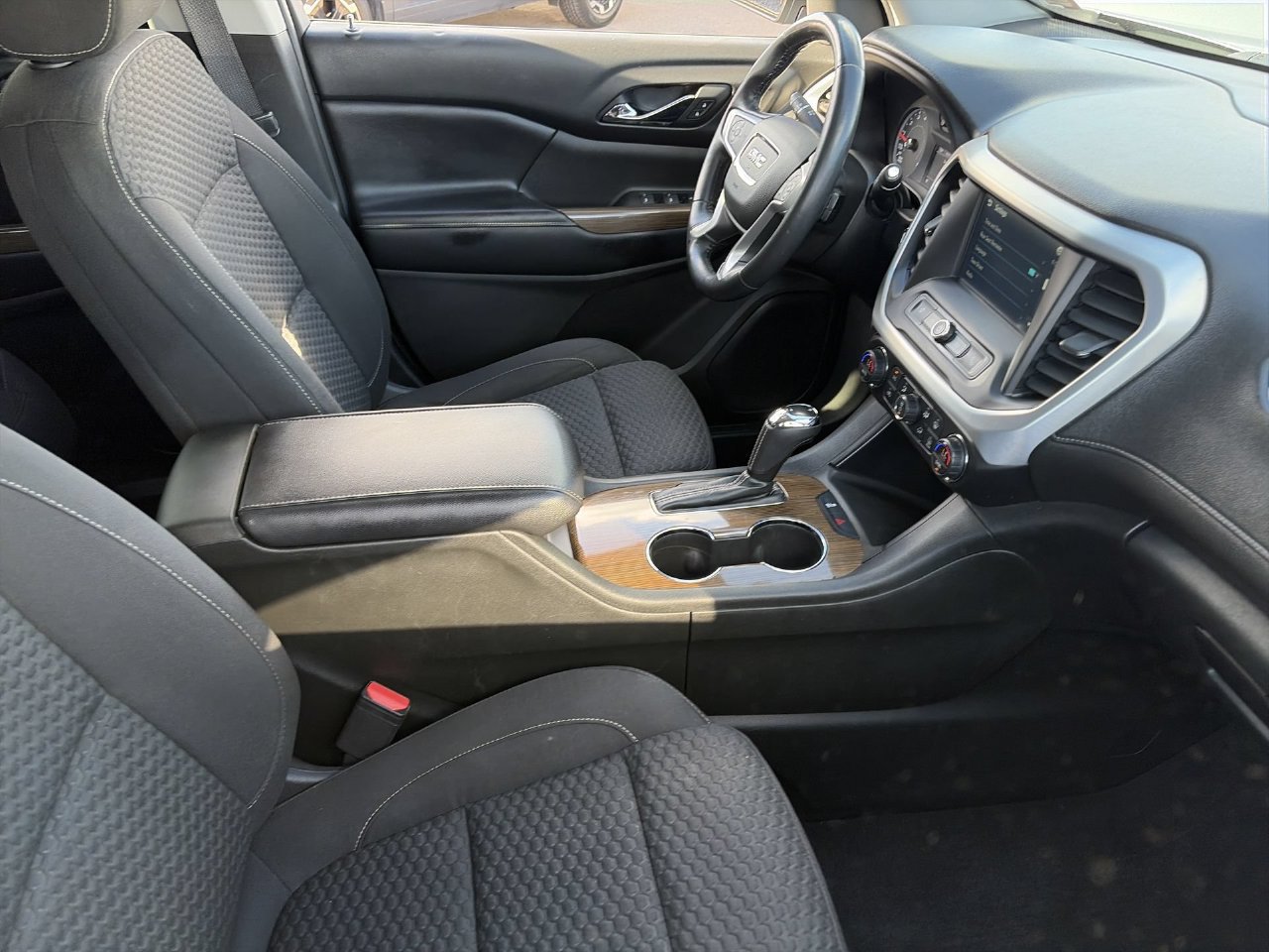 Used 2017 GMC Acadia SLE FWD image 11