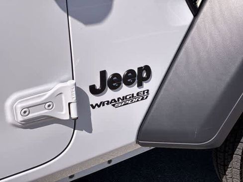 Used 2021 Jeep Wrangler Sport S image 13
