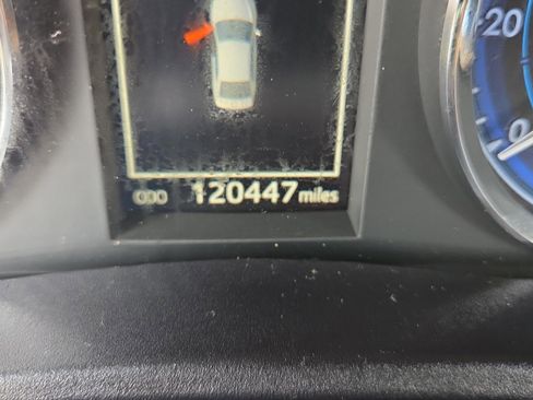 Used 2018 Toyota Corolla SE image 32