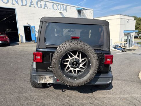 Used 2018 Jeep Wrangler Sport AWD/4WD image 10