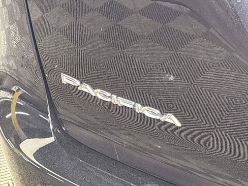 Certified 2025 Chrysler Pacifica Select AWD/4WD image 23