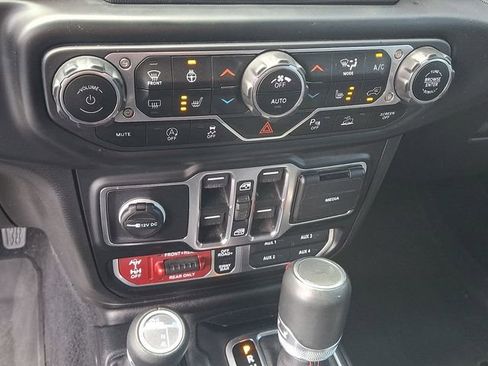 Used 2023 Jeep Wrangler Unlimited Rubicon AWD/4WD image 15
