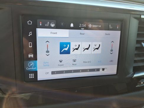 Used 2023 Chrysler Voyager LX FWD image 11