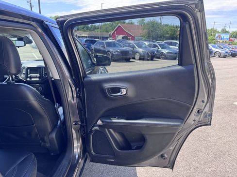 Used 2018 Jeep Compass Latitude w/ Cold Weather Group AWD/4WD image 16