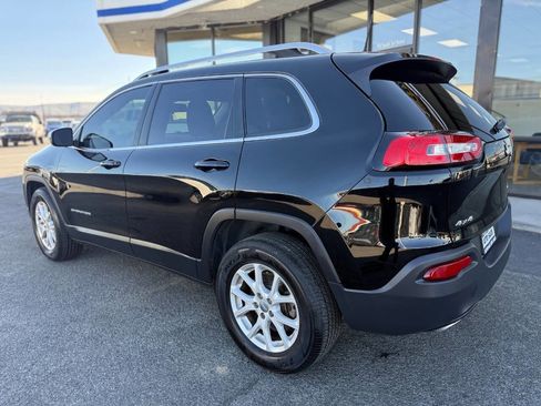 Used 2018 Jeep Cherokee Latitude w/ Cold Weather Group image 7