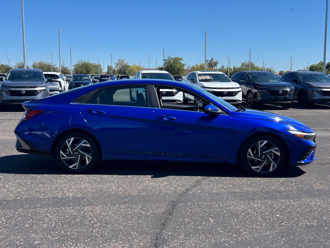 Used 2024 Hyundai Elantra Limited FWD image 7