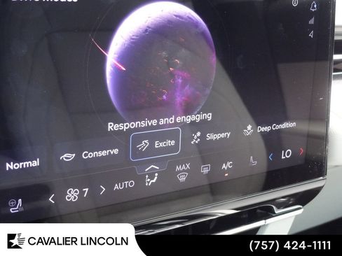 Used 2026 Lincoln Nautilus Premier AWD/4WD image 36