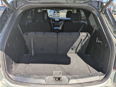 Used 2020 Ford Explorer XLT w/ Comfort Package AWD/4WD image 18