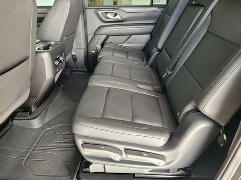 Used 2023 Chevrolet Suburban Z71 w/ Z71 Off-Road Package AWD/4WD image 15
