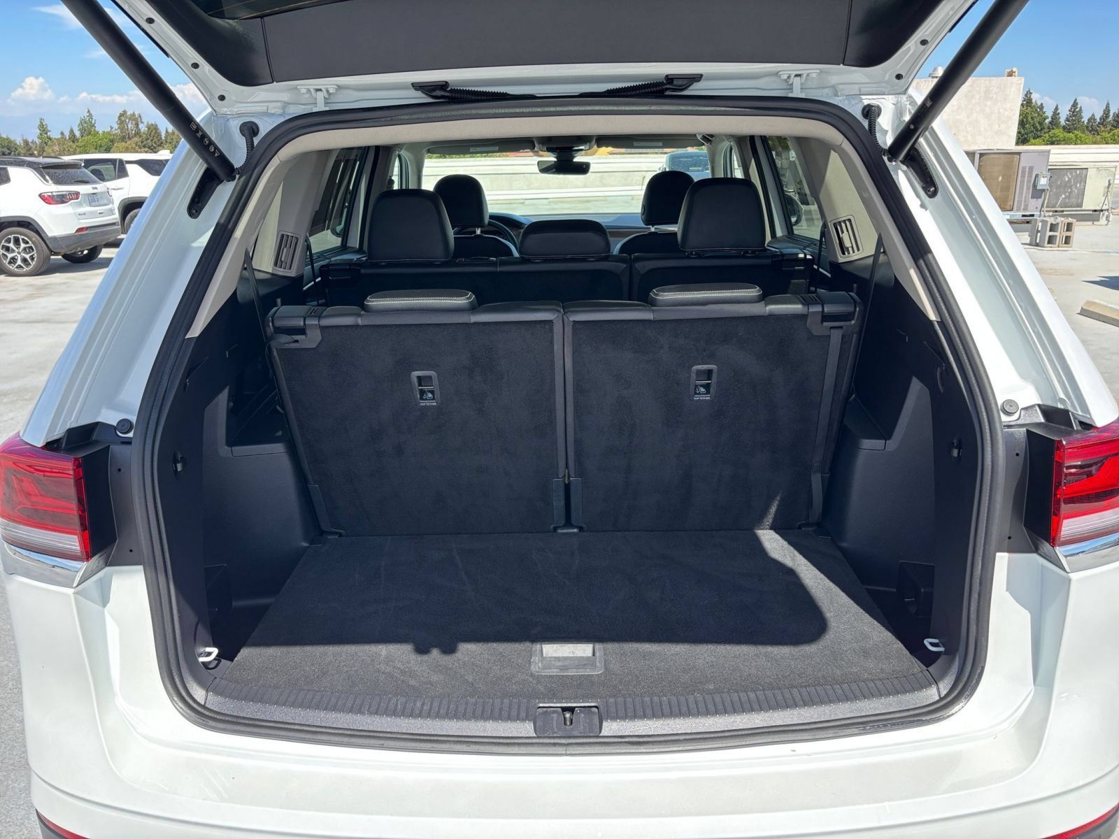 Used 2026 Volkswagen Atlas SE FWD image 33