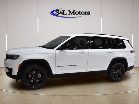 Used 2024 Jeep Grand Cherokee L Altitude AWD/4WD image 3