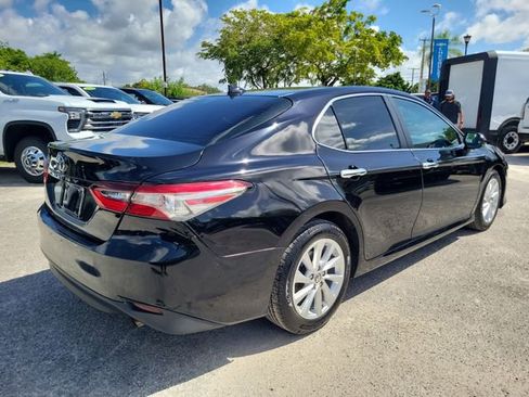 Used 2021 Toyota Camry LE FWD image 5