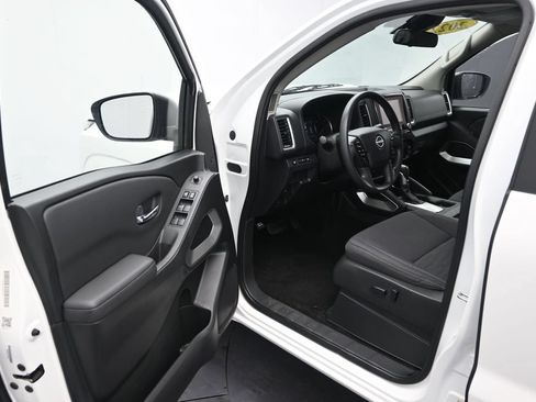 Used 2022 Nissan Frontier SV RWD image 12