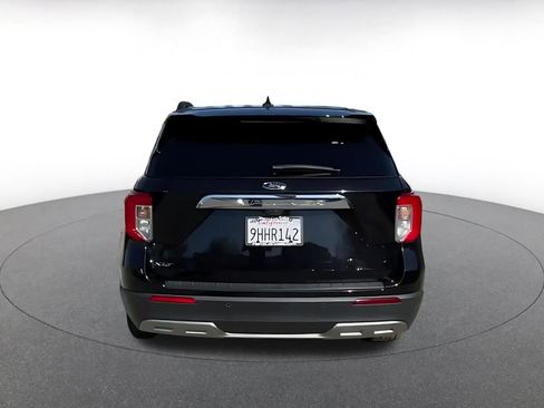 Used 2024 Ford Explorer XLT w/ Equipment Group 202A image 12