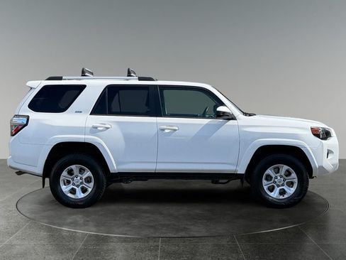 Used 2019 Toyota 4Runner SR5 AWD/4WD image 9