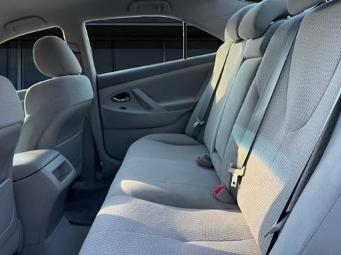 Used 2011 Toyota Camry LE image 9