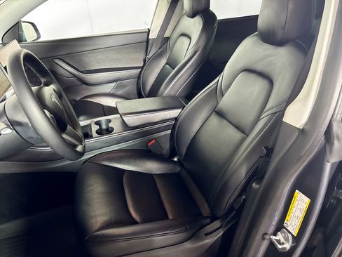 Used 2022 Tesla Model Y Performance image 11