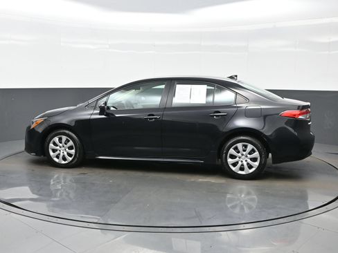 Used 2024 Toyota Corolla LE FWD image 3