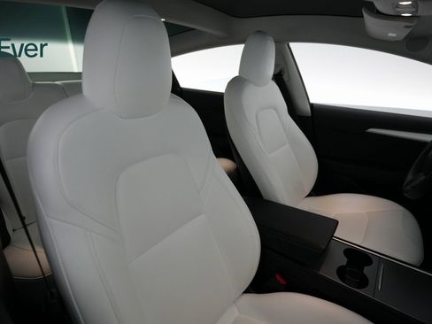 Used 2023 Tesla Model 3 Standard Range image 8