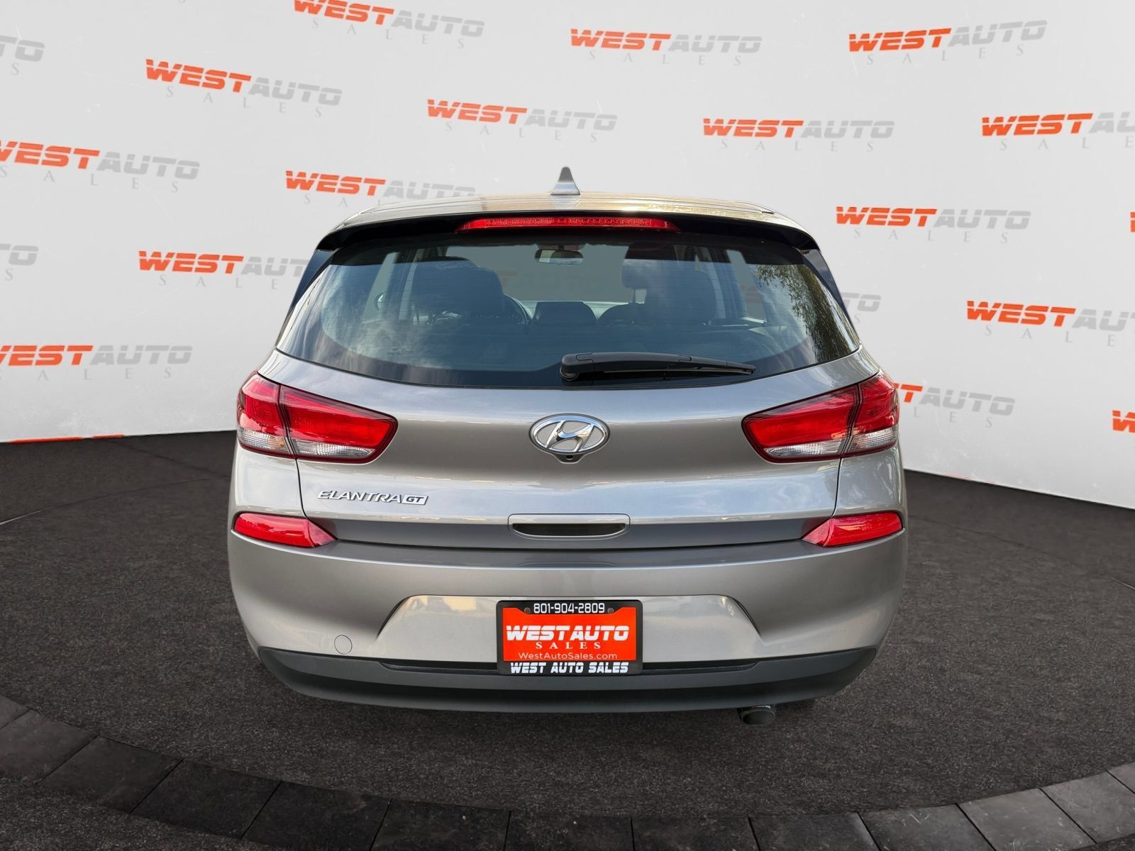 Used 2020 Hyundai Elantra GT FWD image 4