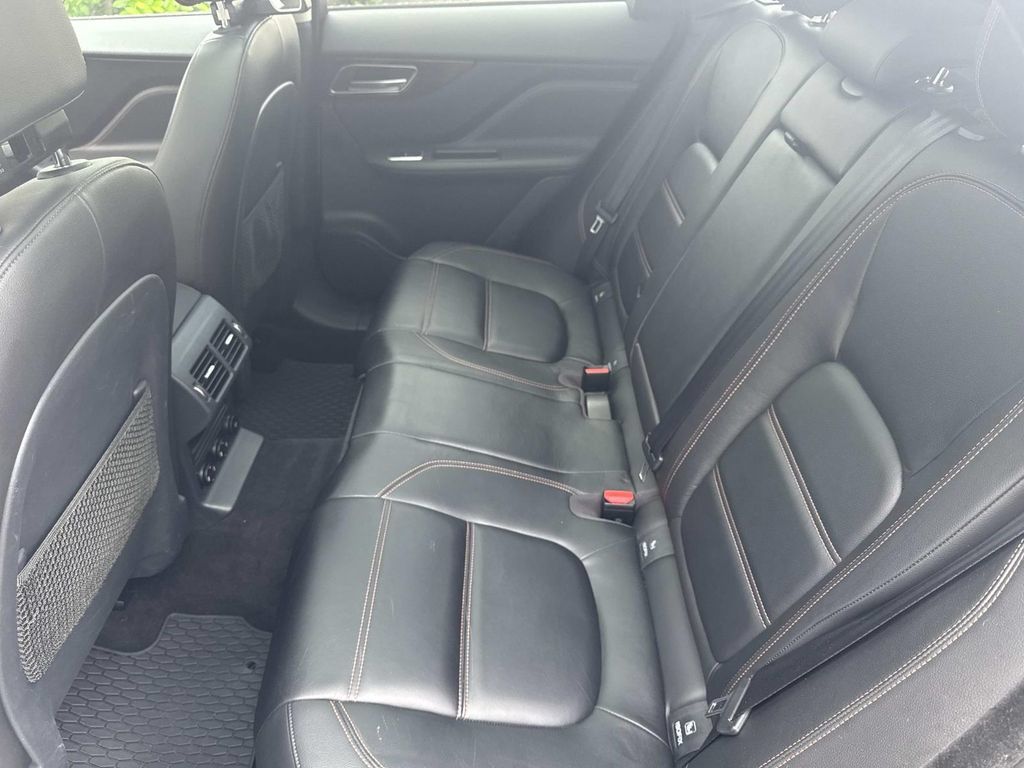 Certified 2020 Jaguar F-PACE Prestige AWD/4WD image 15