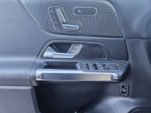 Certified 2025 Mercedes-Benz GLB 250 4MATIC image 23