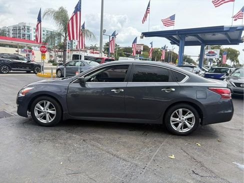 Used 2013 Nissan Altima 2.5 SV image 10