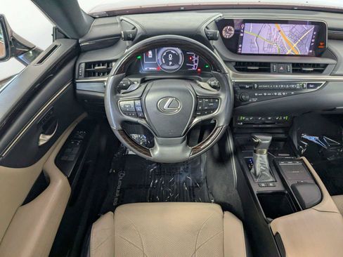 Used 2020 Lexus ES 300h w/ Accessory Package FWD image 39