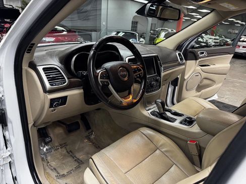 Used 2016 Jeep Grand Cherokee Overland w/ Advanced Technology Group image 35