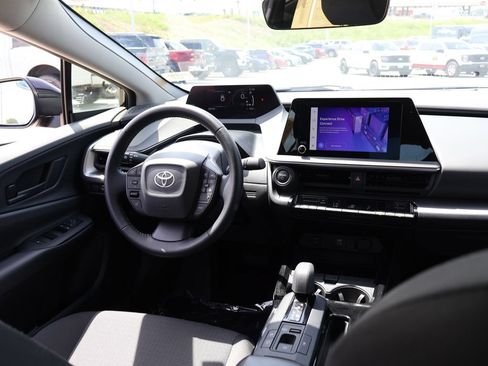 Used 2025 Toyota Prius LE FWD image 12
