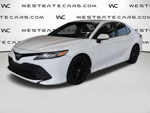 Used 2019 Toyota Camry LE image 1