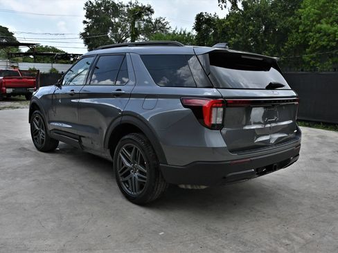 Used 2025 Ford Explorer ST-Line w/ ST-Line Street Pack AWD/4WD image 3