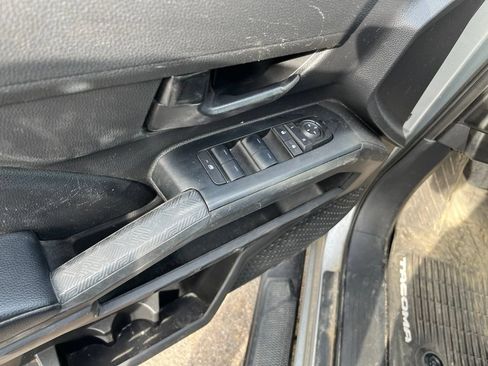 Used 2025 Toyota Tacoma SR w/ SR Upgrade Package AWD/4WD image 15